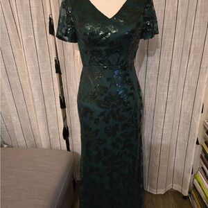 Green Sequin V-Neck Maxi Dress with Short Sleeves